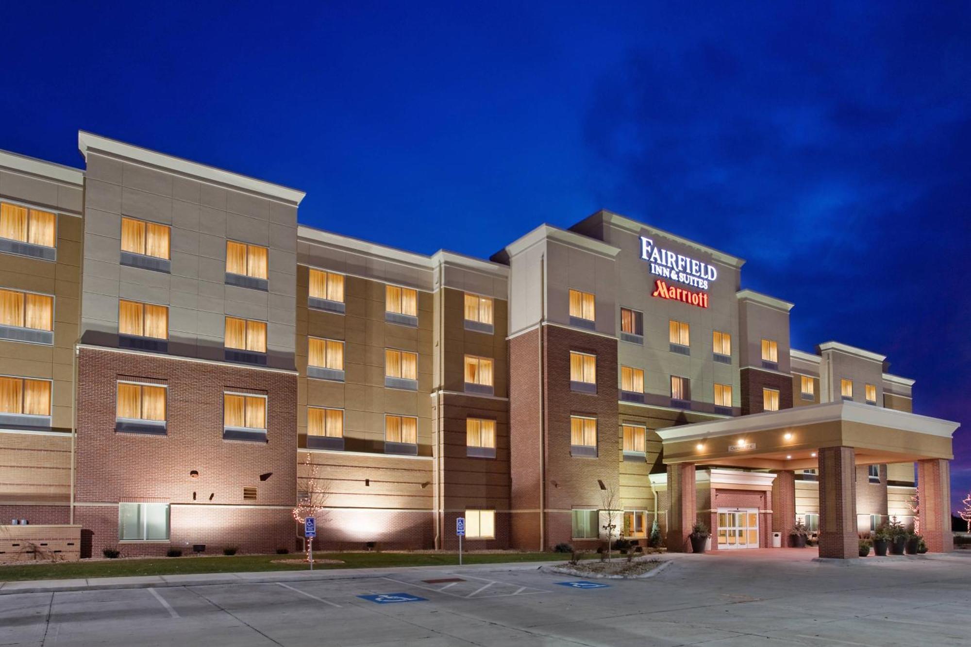 Fairfield Inn & Suites By Marriott Киърни Екстериор снимка