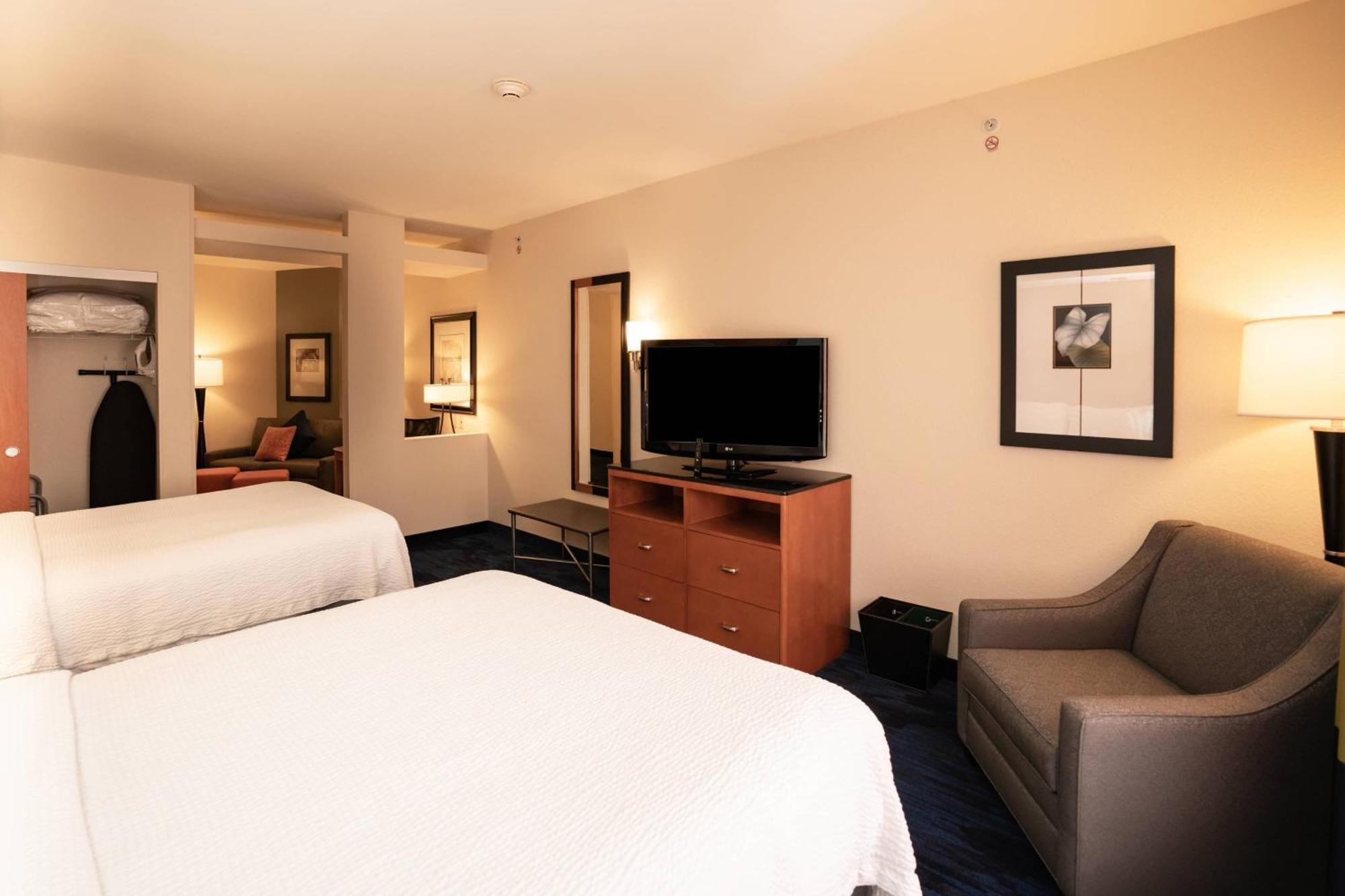 Fairfield Inn & Suites By Marriott Киърни Екстериор снимка