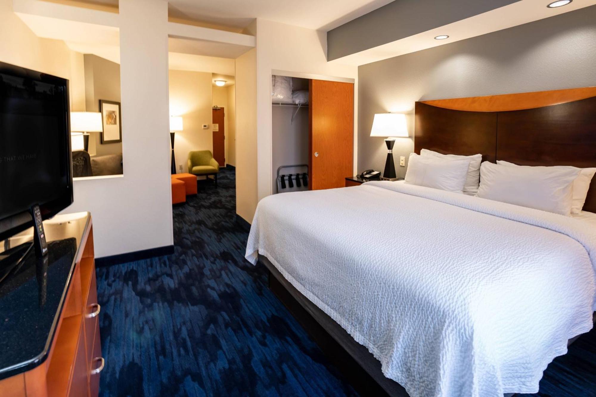 Fairfield Inn & Suites By Marriott Киърни Екстериор снимка