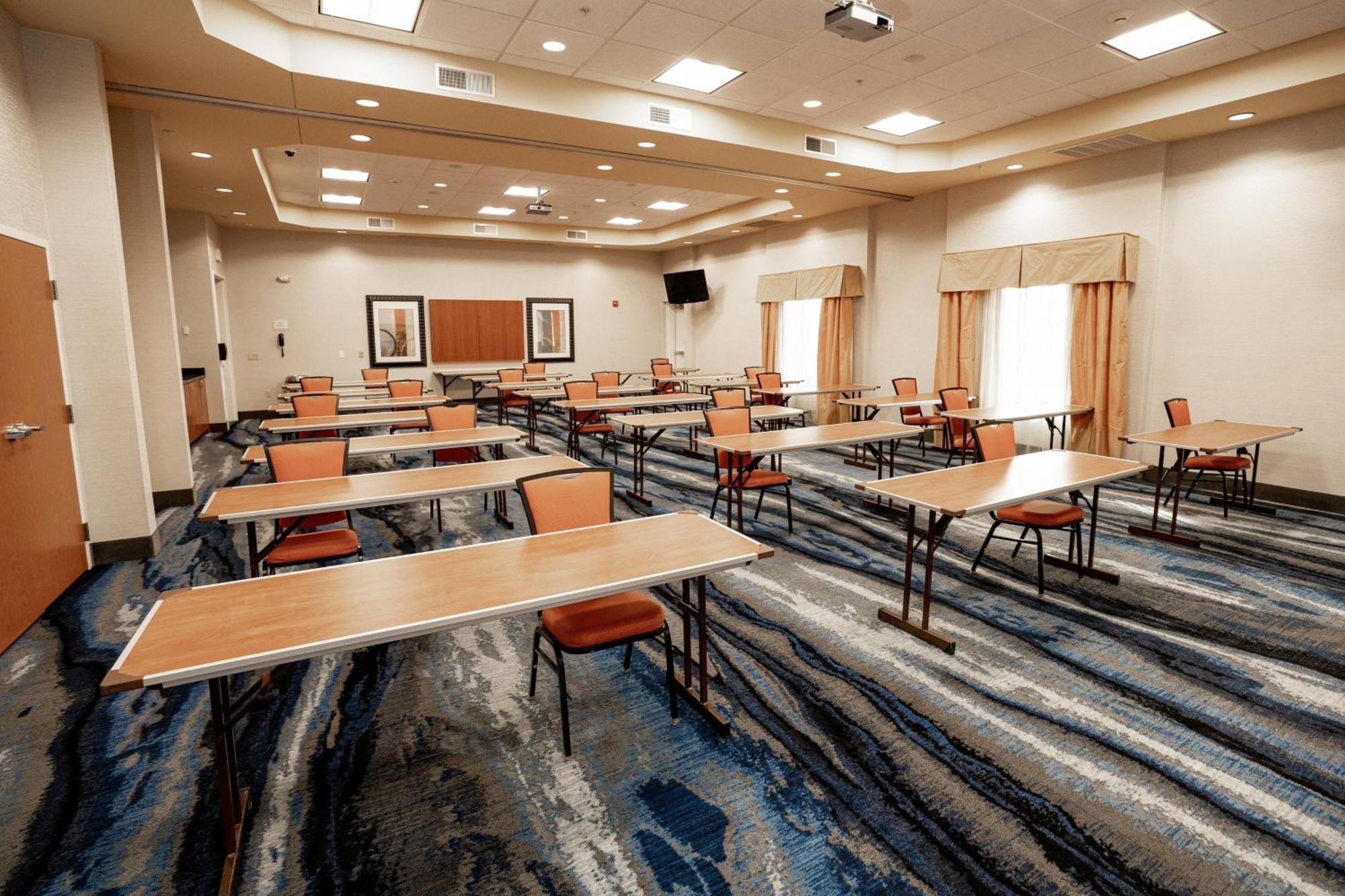 Fairfield Inn & Suites By Marriott Киърни Екстериор снимка