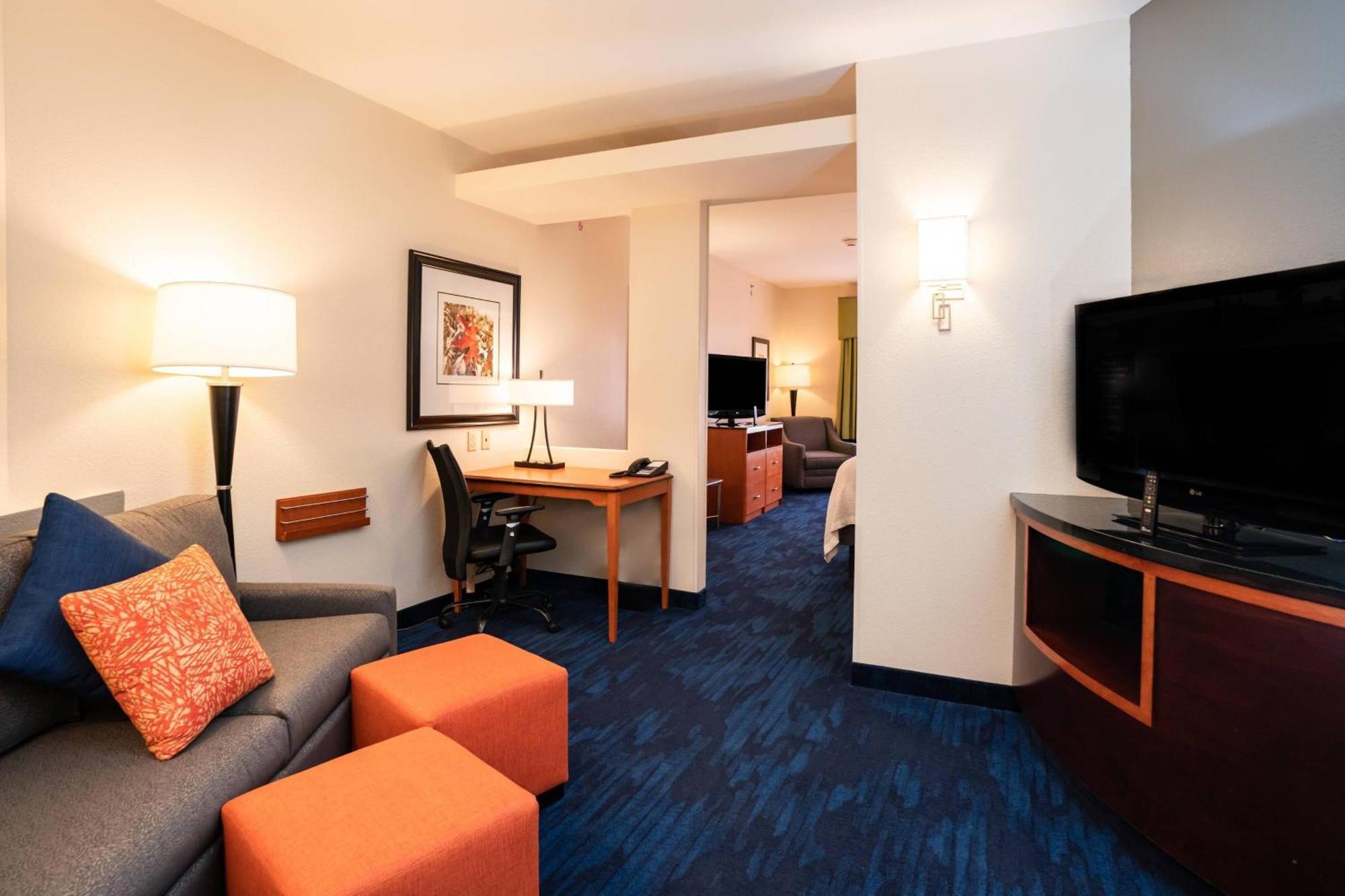 Fairfield Inn & Suites By Marriott Киърни Екстериор снимка
