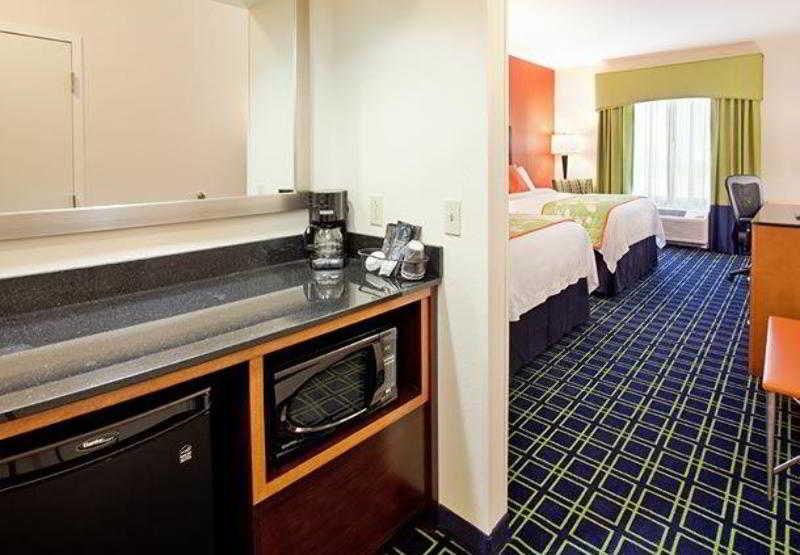 Fairfield Inn & Suites By Marriott Киърни Стая снимка