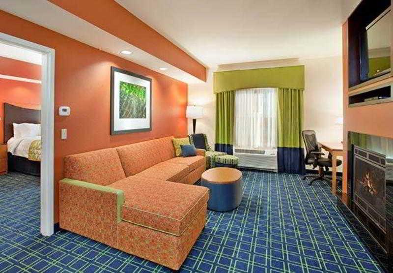 Fairfield Inn & Suites By Marriott Киърни Стая снимка